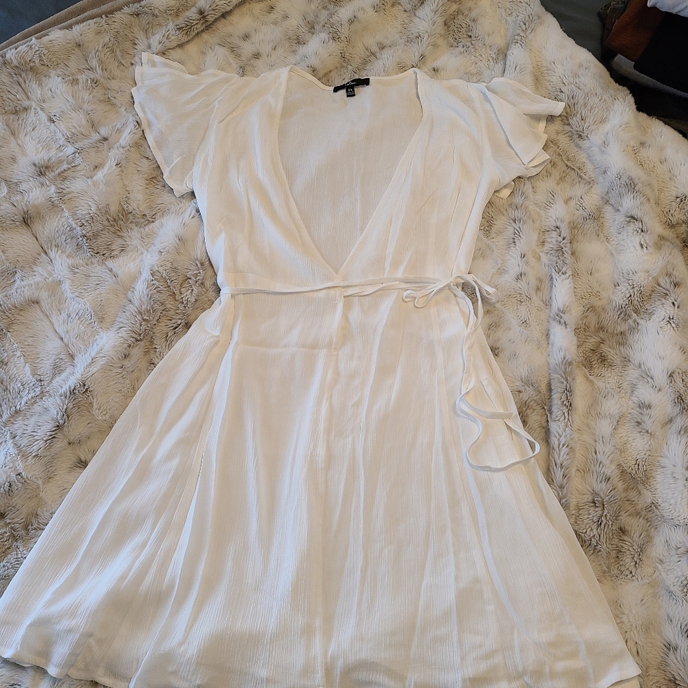 LULUS white wrap V cut flutter sleeve mini dress, size XS